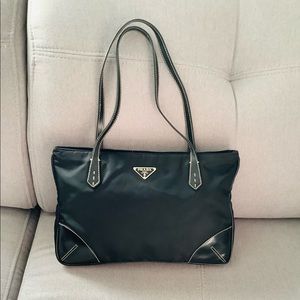 Modern comfy to wear nylon PRADA bag 🌺 GREAT COND.